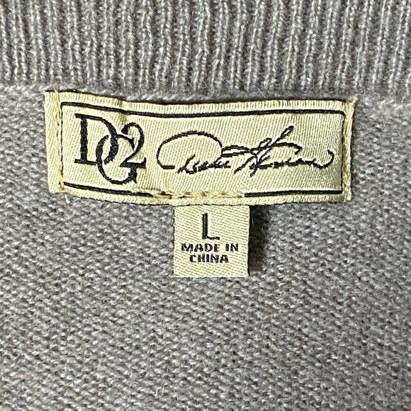 Cashmere Long Sleeve V-Neck Sweater Top - Picture 6 of 8